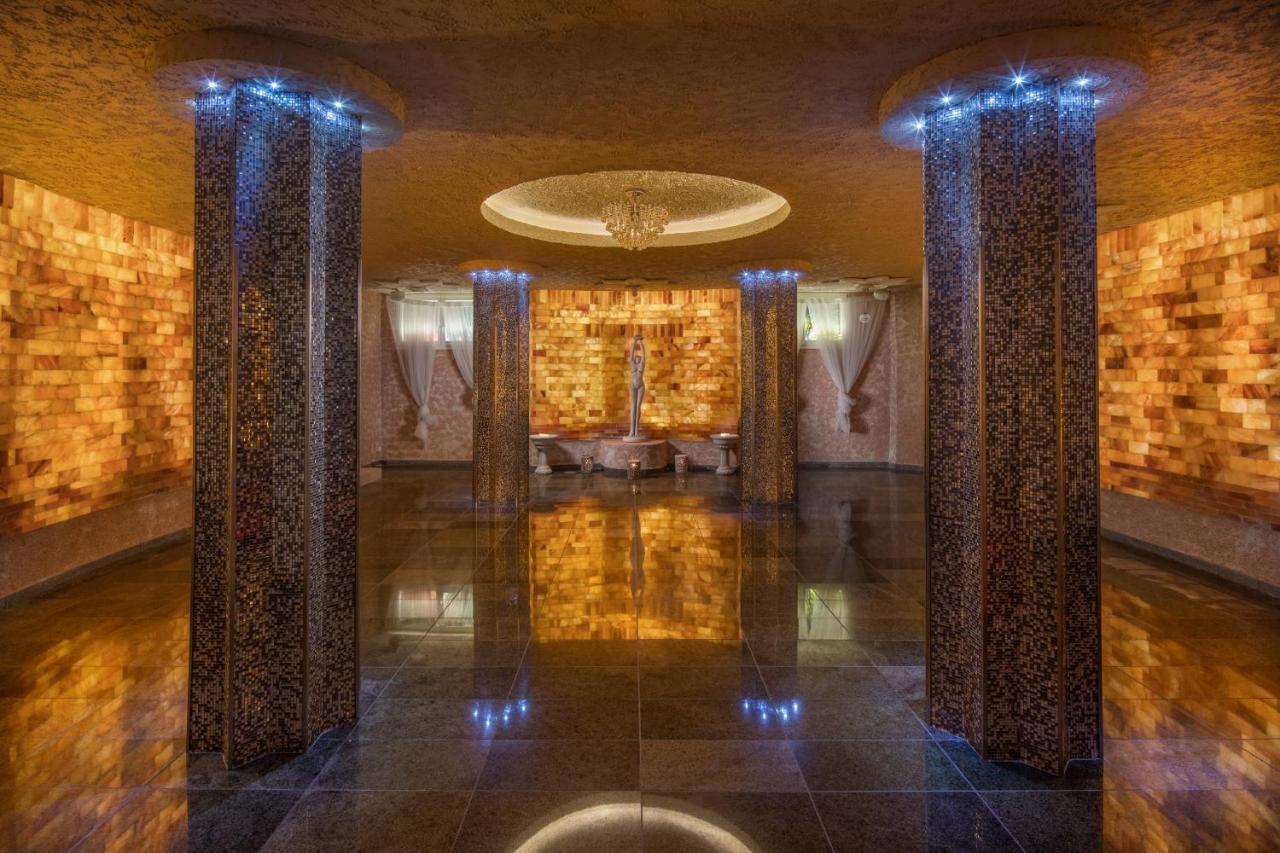 Hotel Kristaly Imperial Tata Εξωτερικό φωτογραφία